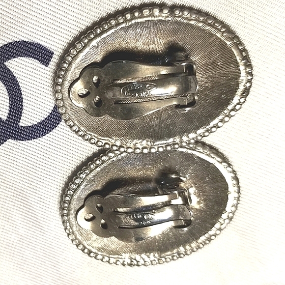 ELLEN DESIGNS Couture Vintage Clip Earrings - Picture 5 of 6